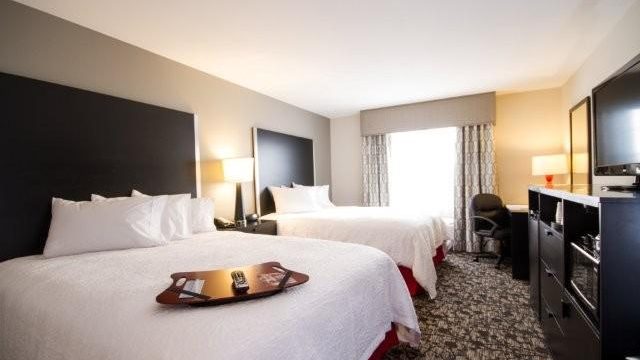 Hampton Inn & Suites Roanoke Airport